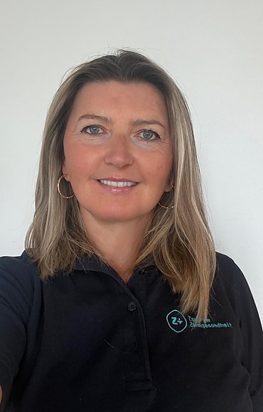 Brigitta Schneider, Empfang in der Jugend- und Erwachsenenabteilung des Zentrums Zahngesundheit